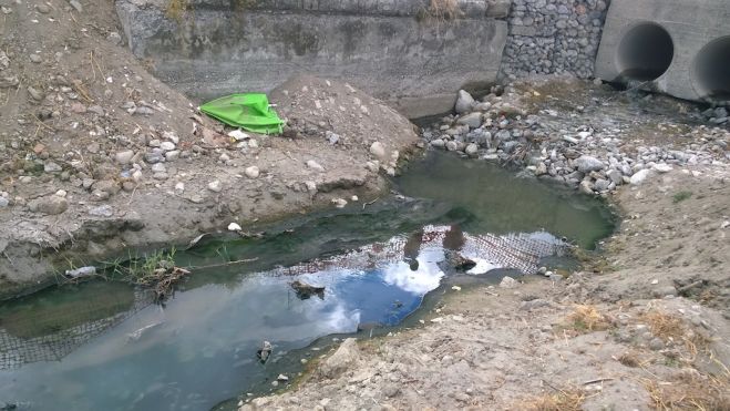 Bianco, torrente Rizzo. Sversamenti di fogna in mare (video e foto)