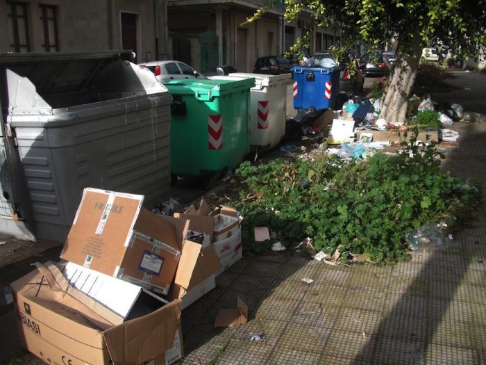 via Tevere, angolo Buonarroti