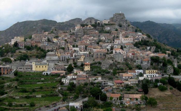 Bova, le sue ginestre e l&#039;Aspromonte che verrà