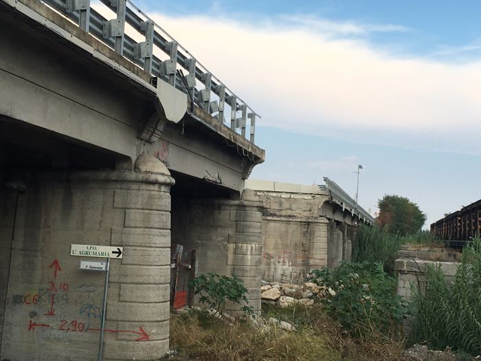 Caulonia, fiume Allaro. Crolla il ponte... crollato