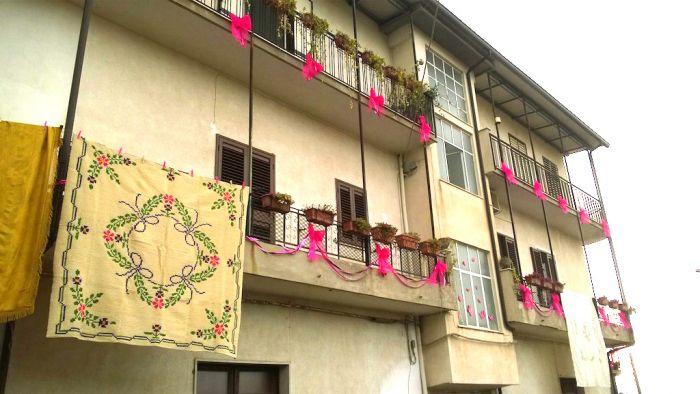 Casignana. Palio San Rocco: il Rione Scuole si veste di fucsia