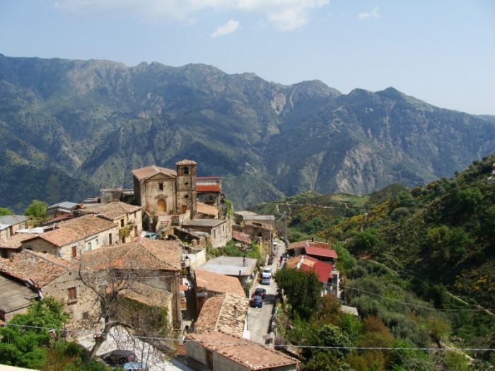 Calabria Greca. Amendolea è tra i sei luoghi turisticamente più sostenibili d&#039;Italia secondo il sito web Hundredrooms