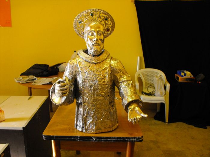 Africo. Il restauro della statua di San Leo