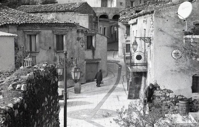 La neve e le luci in città