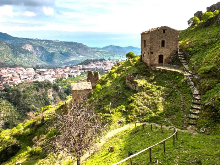 Escursioni. Visita all&#039;antico borgo di Precacore