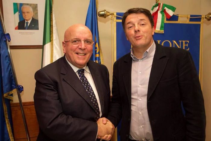 Associazione “Basta Vittime Sulla Strada Statale 106”: Renzi ed Oliverio sorridenti in cittadella